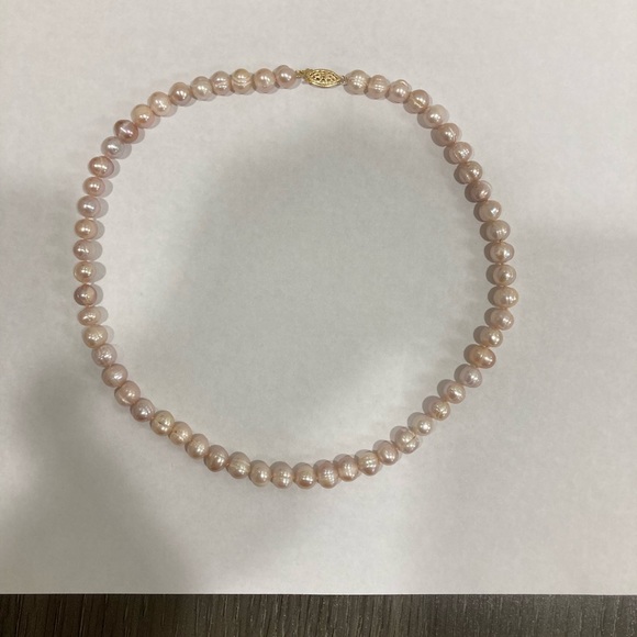 Freshwater pearl necklace, lt. pink 18 inches long - Picture 3 of 7